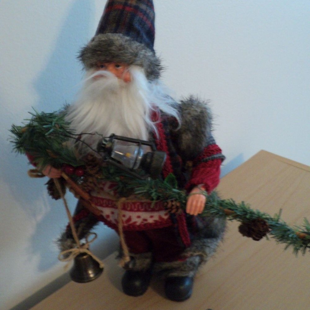 Santa Decoration Old World Theme - New With Tag